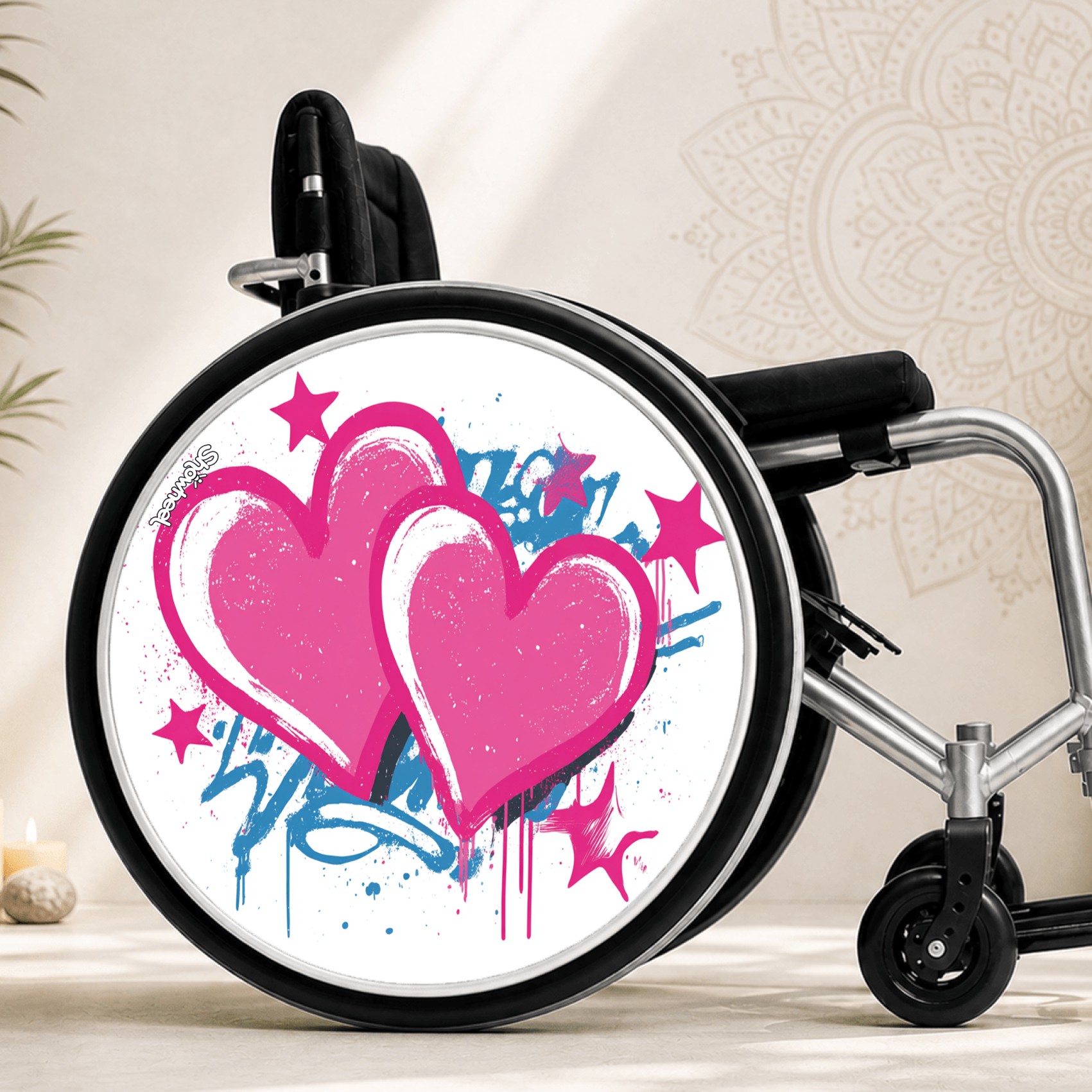 Enjoliveur décoratif pour fauteuil roulant - Coeurs roses